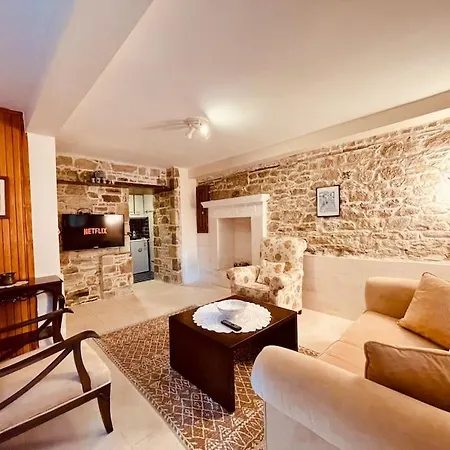 Time Traveler's House - Eski Villa *