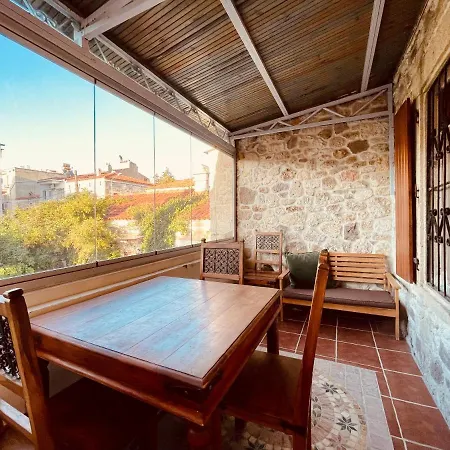 Time Traveler's House - Eski Villa Foça